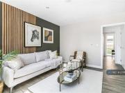 3 bedroom end of terrace house to rent