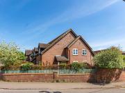 3 bedroom end of terrace house to rent