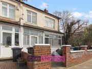 3 bedroom end of terrace house to rent
