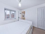 3 bedroom end of terrace house to rent