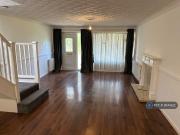 3 bedroom end of terrace house to rent