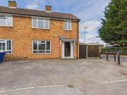 3 bedroom end of terrace house to rent