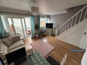 3 bedroom end of terrace house to rent
