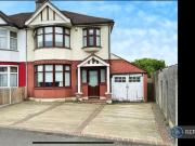 3 bedroom end of terrace house to rent