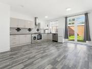 3 bedroom end of terrace house to rent