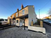 3 bedroom end of terrace house to rent