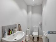 3 bedroom end of terrace house to rent