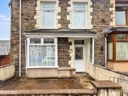3 bedroom end of terrace house to rent