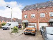 3 bedroom end of terrace house to rent