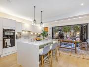 3 bedroom end of terrace house to rent