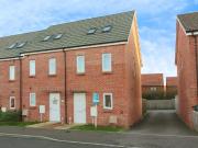 3 bedroom end of terrace house to rent