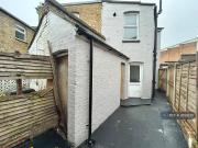 3 bedroom end of terrace house to rent