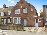 3 bedroom end of terrace house to rent