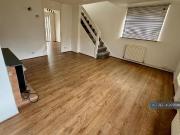 3 bedroom end of terrace house to rent