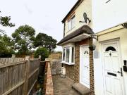 3 bedroom end of terrace house to rent