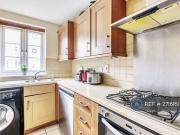 3 bedroom end of terrace house to rent