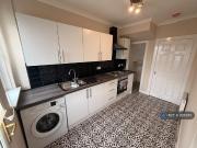 3 bedroom end of terrace house to rent