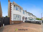3 bedroom end of terrace house to rent