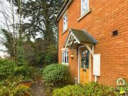3 bedroom end of terrace house to rent