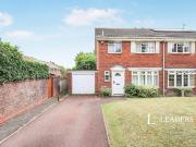 3 bedroom end of terrace house to rent