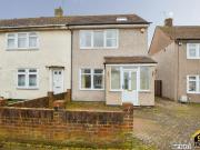 3 bedroom end of terrace house to rent