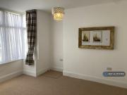 3 bedroom end of terrace house to rent
