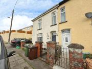 3 bedroom end of terrace house to rent