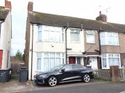 3 bedroom end of terrace house to rent