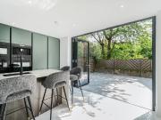 3 bedroom end of terrace house to rent