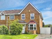 3 bedroom end of terrace house to rent