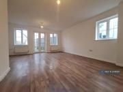 3 bedroom end of terrace house to rent