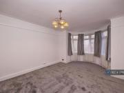 3 bedroom end of terrace house to rent