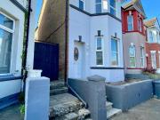 3 bedroom end of terrace house to rent