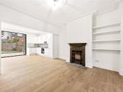 3 bedroom end of terrace house to rent