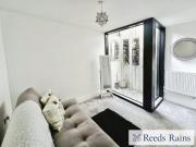 3 bedroom end of terrace house to rent
