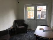 3 bedroom end of terrace house to rent