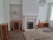 3 bedroom end of terrace house to rent