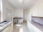 3 bedroom end of terrace house to rent