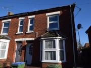 3 bedroom end of terrace house to rent