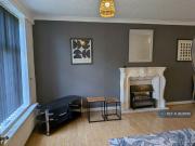3 bedroom end of terrace house to rent