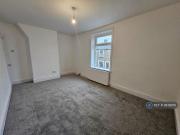 3 bedroom end of terrace house to rent