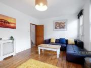 3 bedroom end of terrace house to rent