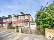 3 bedroom end of terrace house to rent