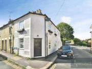 3 bedroom end of terrace house to rent