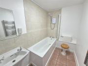 3 bedroom end of terrace house to rent