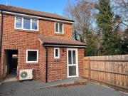 3 bedroom end of terrace house to rent