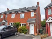 3 bedroom end of terrace house to rent
