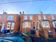 3 bedroom end of terrace house to rent