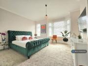 3 bedroom end of terrace house to rent