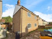 3 bedroom end of terrace house to rent